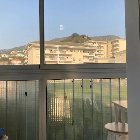 Location Avec Salle De Bain Et Partie Commune Mountain View & Sea View Renting 1 Of 3 Bedrooms With Shared Common Space 3 Bdrm Apt Not 1 Bdrm Clime Ou Ac Ubytování v soukromí *